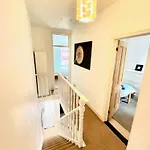 Palm House -Complete Holiday Home In Southsea